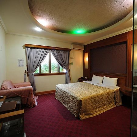 Golden Motel Hsinchu Buitenkant foto